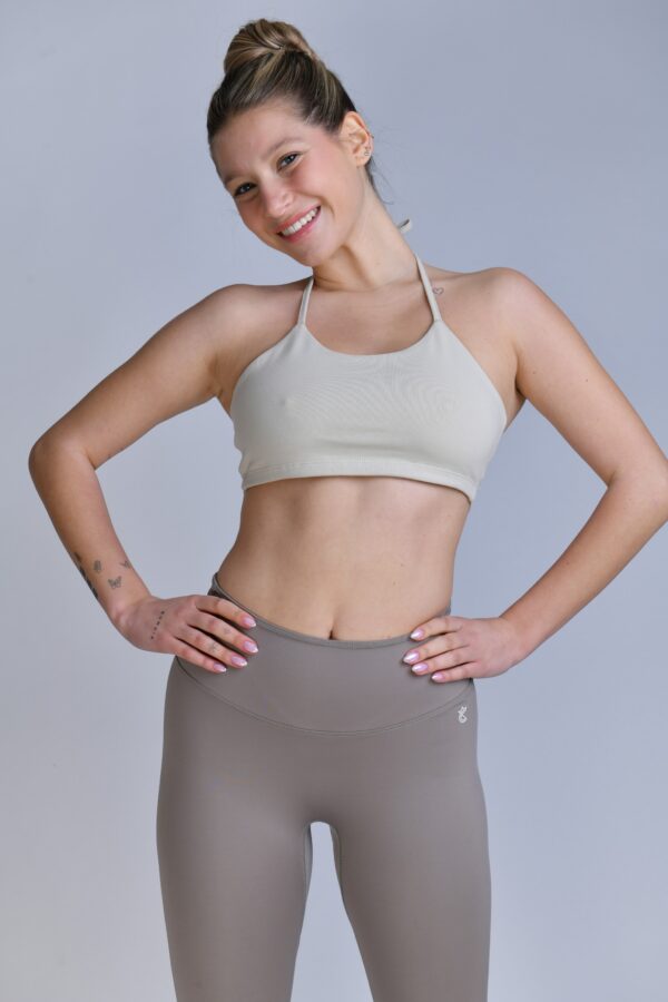 טופ ספורט קשירה - לבן שקד